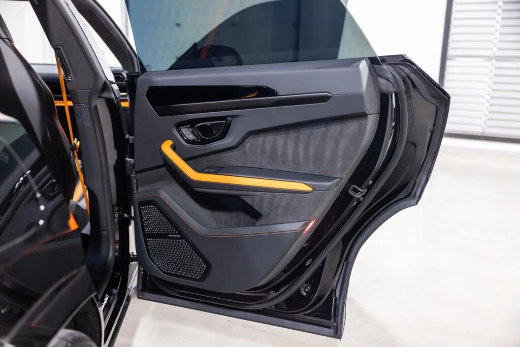 2025 Lamborghini Urus SE - Image 26 of 31