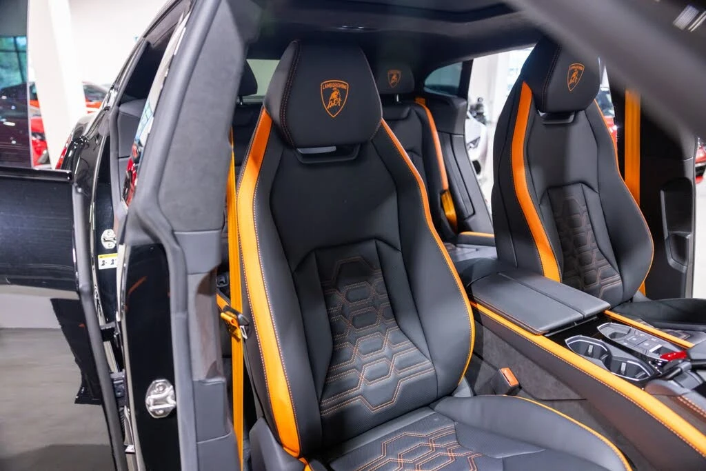 2025 Lamborghini Urus SE - Image 29 of 31