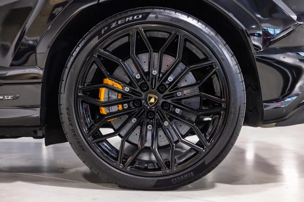 2025 Lamborghini Urus SE - Image 16 of 31