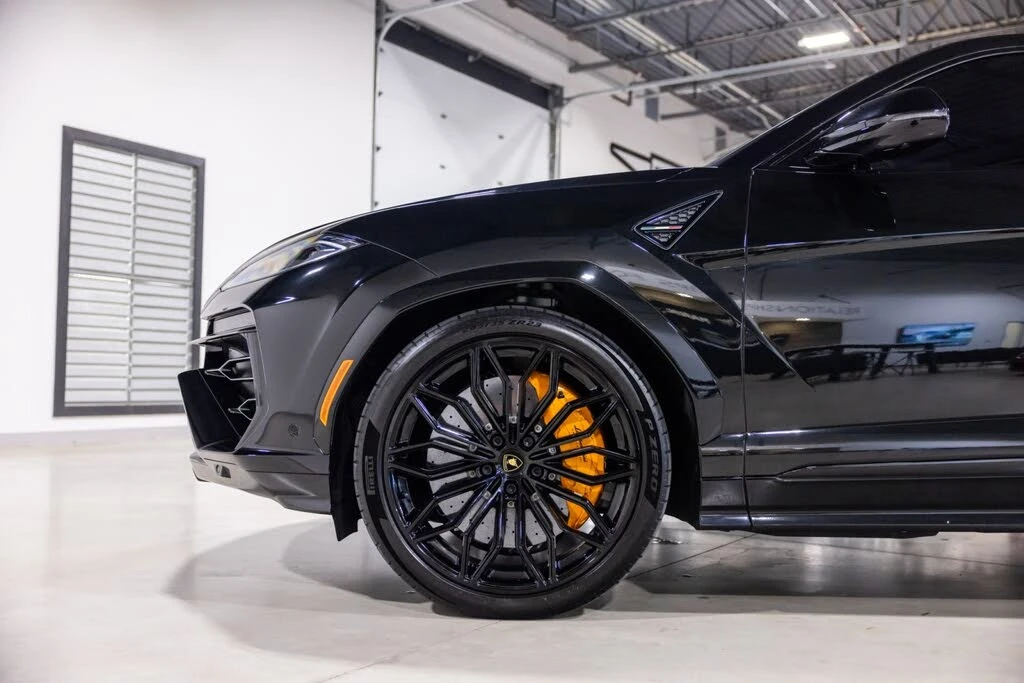 2025 Lamborghini Urus SE - Image 17 of 31
