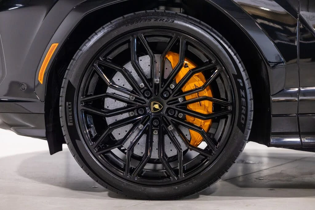 2025 Lamborghini Urus SE - Image 18 of 31