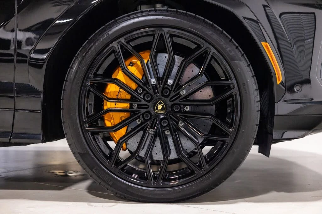 2025 Lamborghini Urus SE - Image 22 of 31