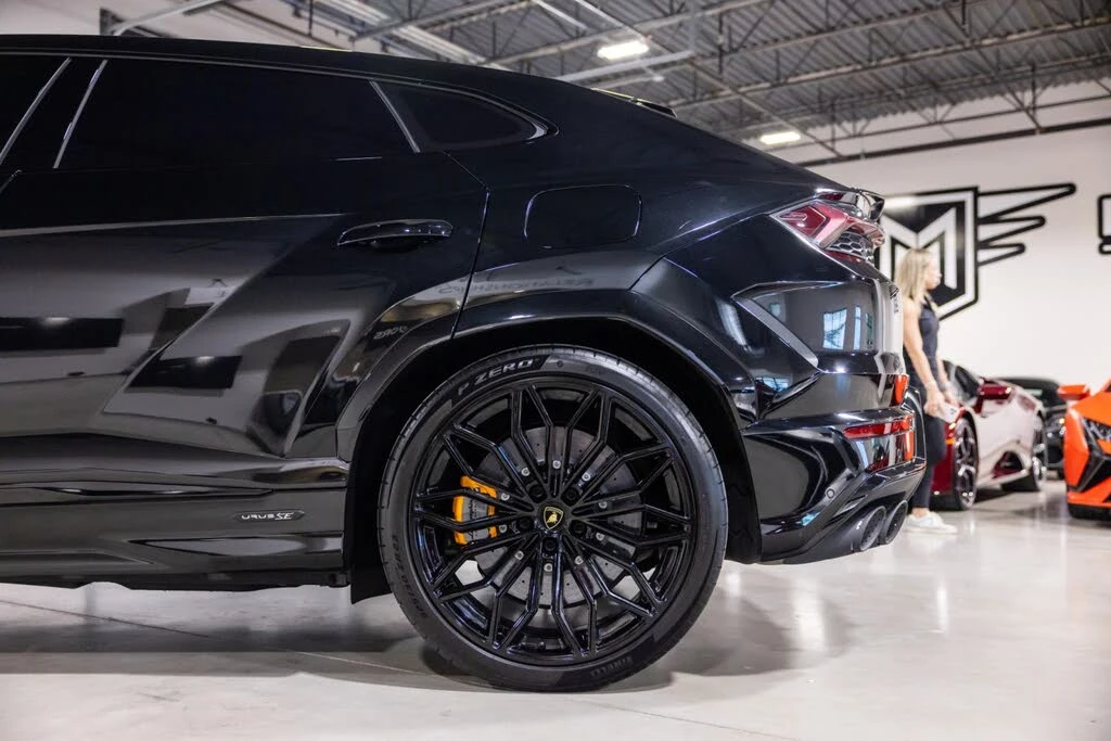 2025 Lamborghini Urus SE - Image 15 of 31