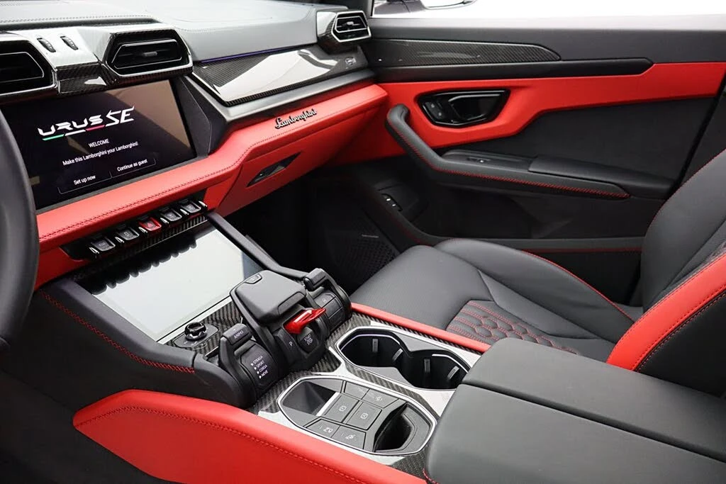 2025 Lamborghini Urus SE - Image 23 of 31