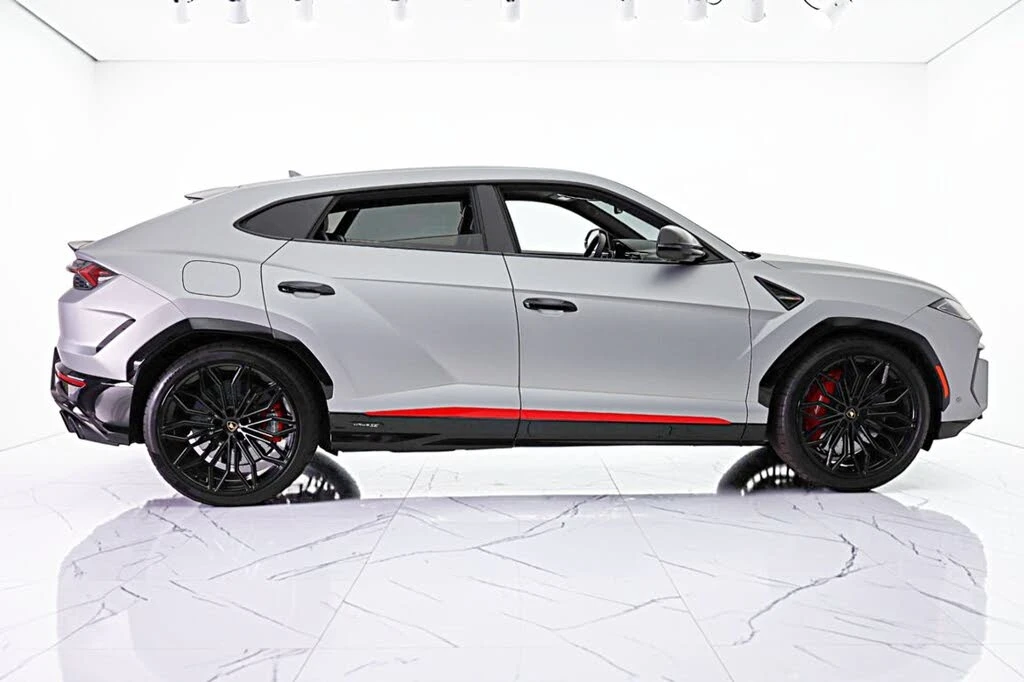 2025 Lamborghini Urus SE - Image 14 of 31