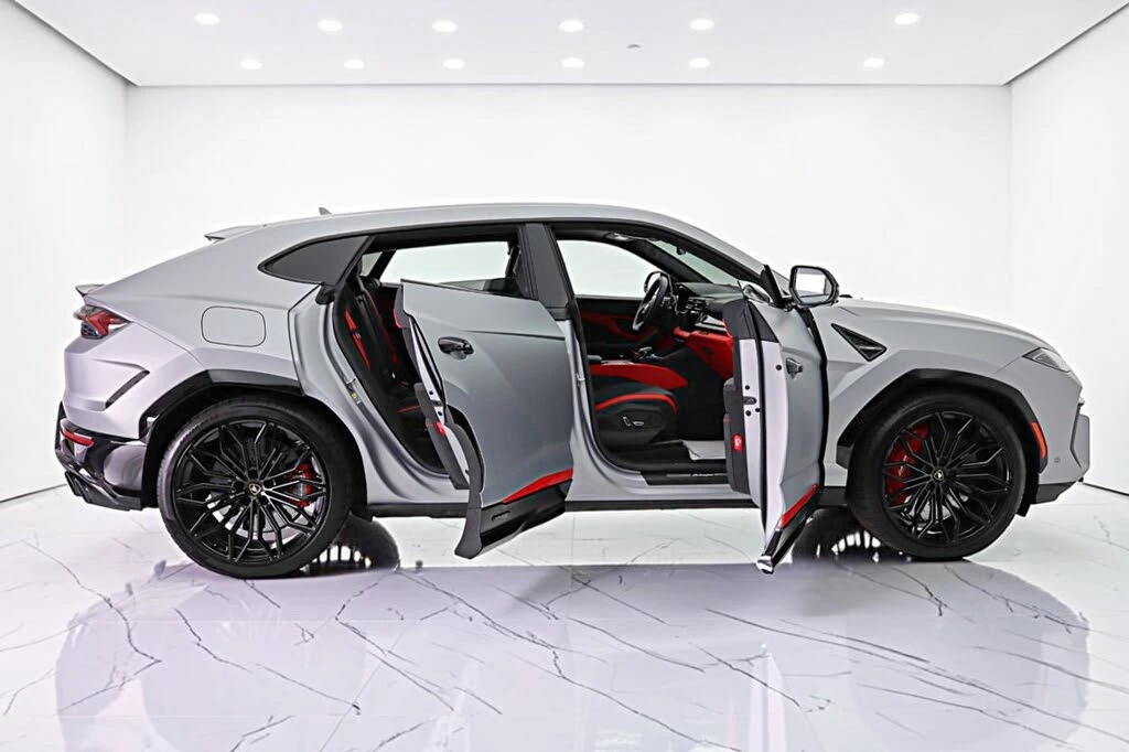 2025 Lamborghini Urus SE - Image 13 of 31