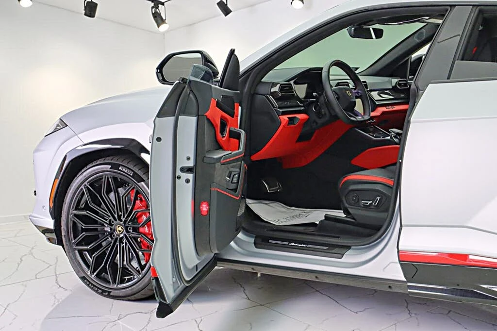 2025 Lamborghini Urus SE - Image 7 of 31