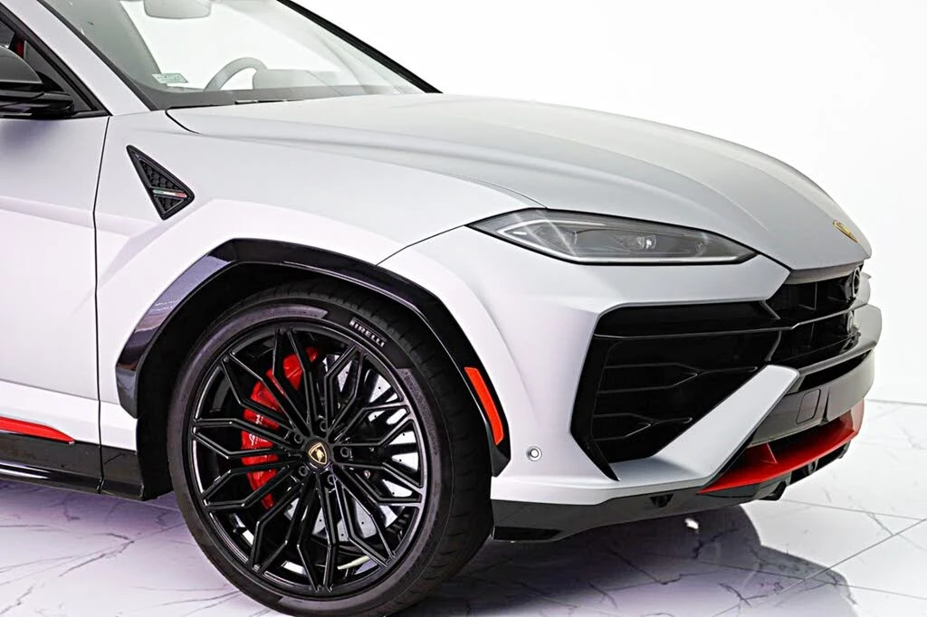 2025 Lamborghini Urus SE - Image 17 of 31