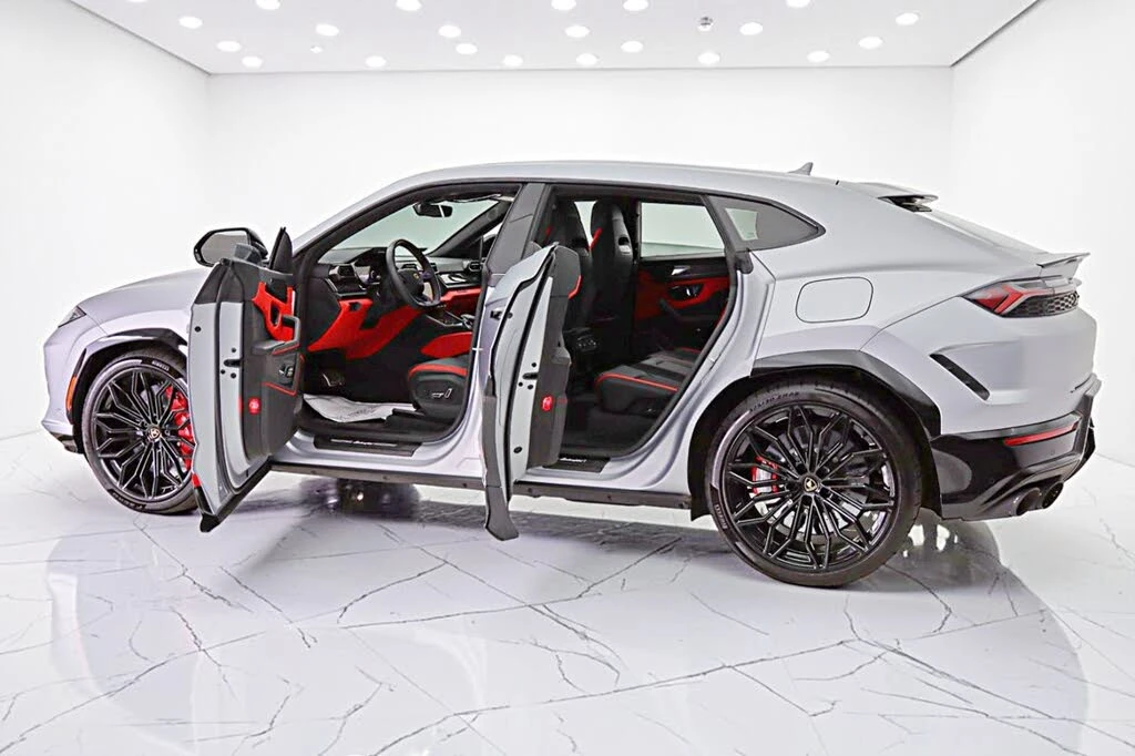 2025 Lamborghini Urus SE - Image 5 of 31