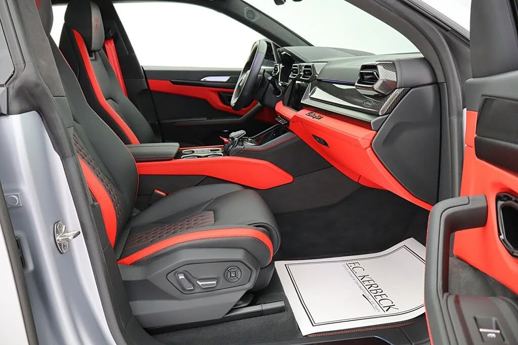 2025 Lamborghini Urus SE - Image 28 of 31