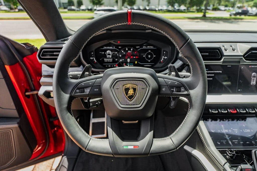 2025 Lamborghini Urus SE - Image 23 of 31