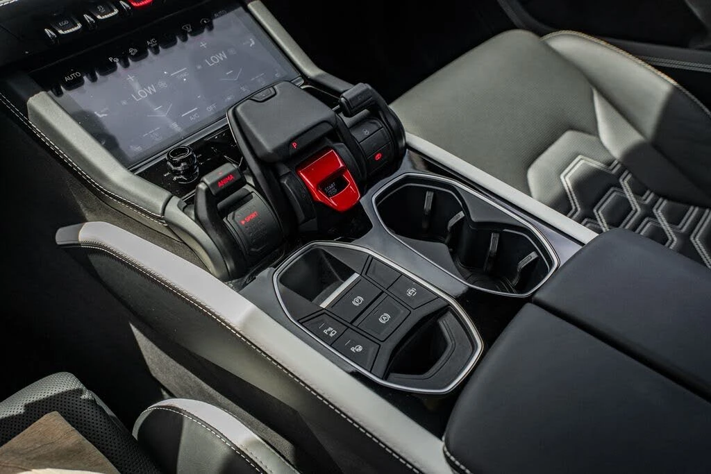 2025 Lamborghini Urus SE - Image 30 of 31