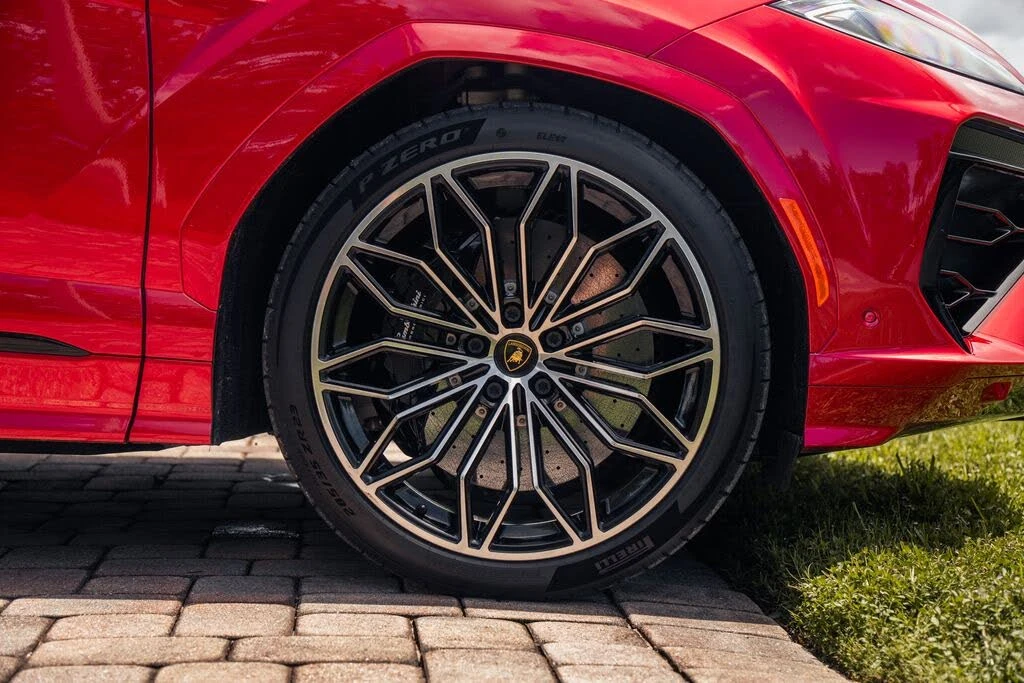 2025 Lamborghini Urus SE - Image 14 of 31