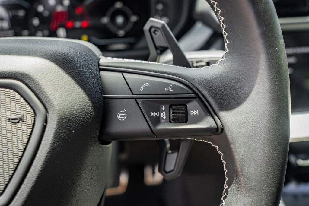 2025 Lamborghini Urus SE - Image 25 of 31
