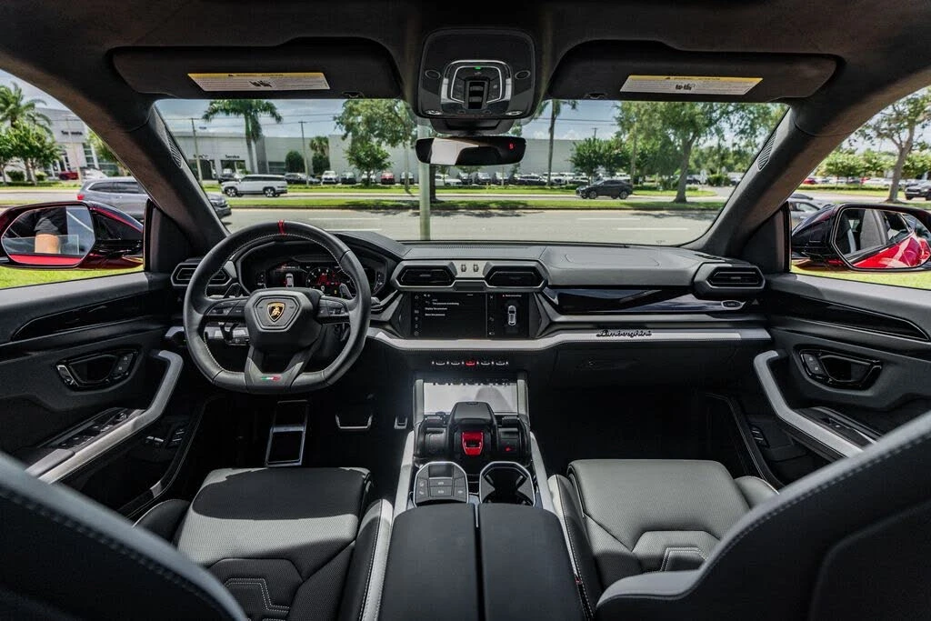 2025 Lamborghini Urus SE - Image 22 of 31