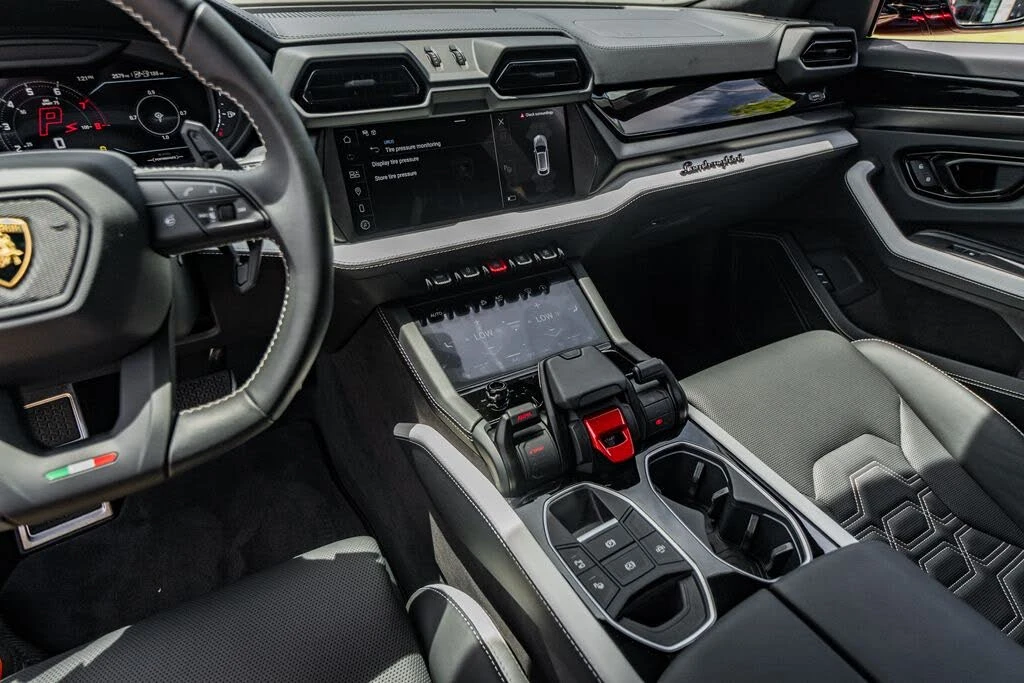 2025 Lamborghini Urus SE - Image 27 of 31