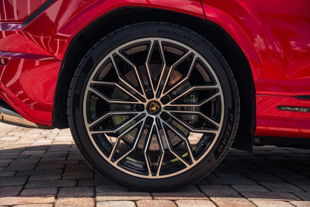 2025 Lamborghini Urus SE - Image 13 of 31