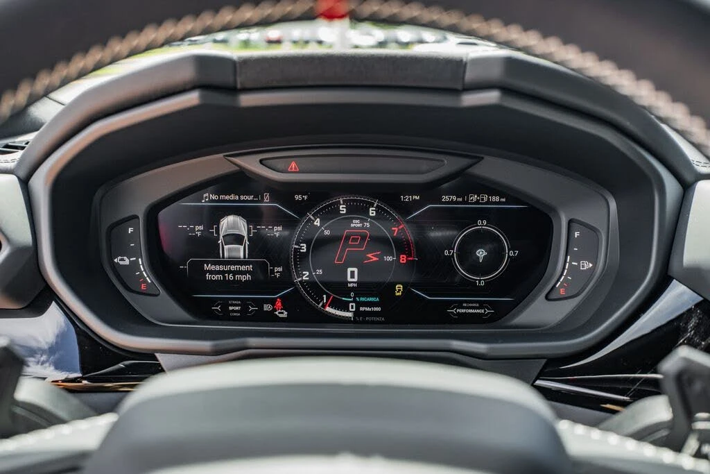 2025 Lamborghini Urus SE - Image 26 of 31