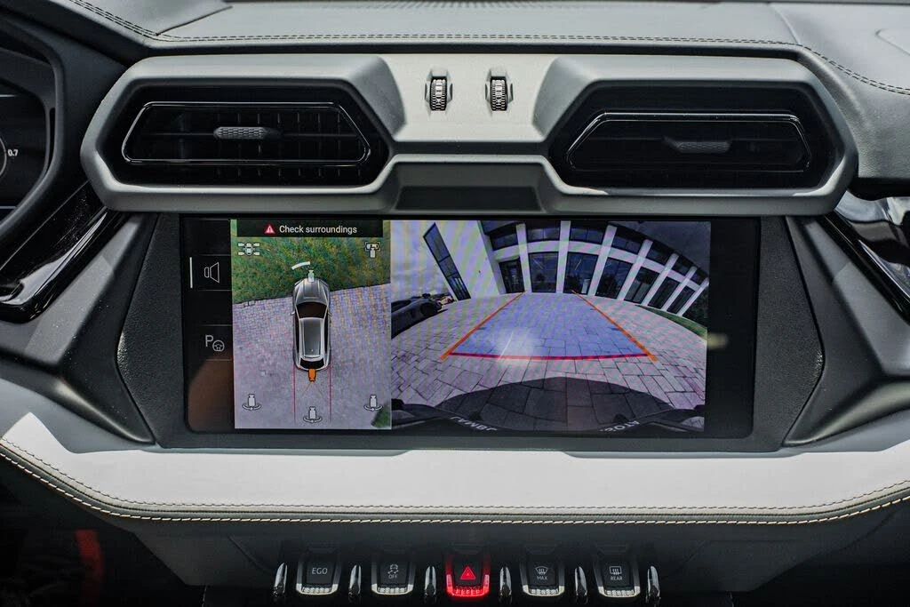 2025 Lamborghini Urus SE - Image 28 of 31