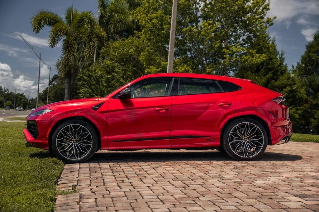 2025 Lamborghini Urus SE - Image 2 of 31