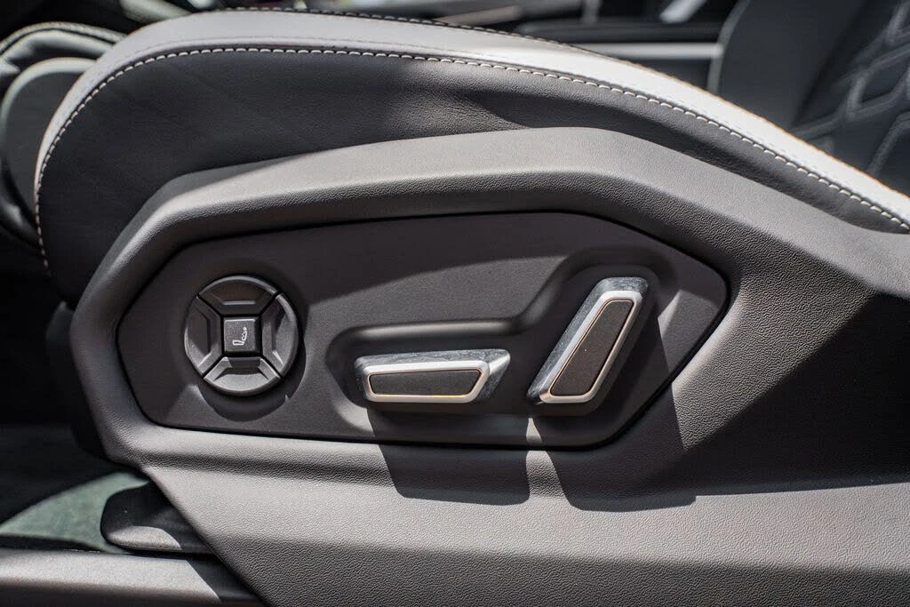 2025 Lamborghini Urus SE - Image 21 of 31