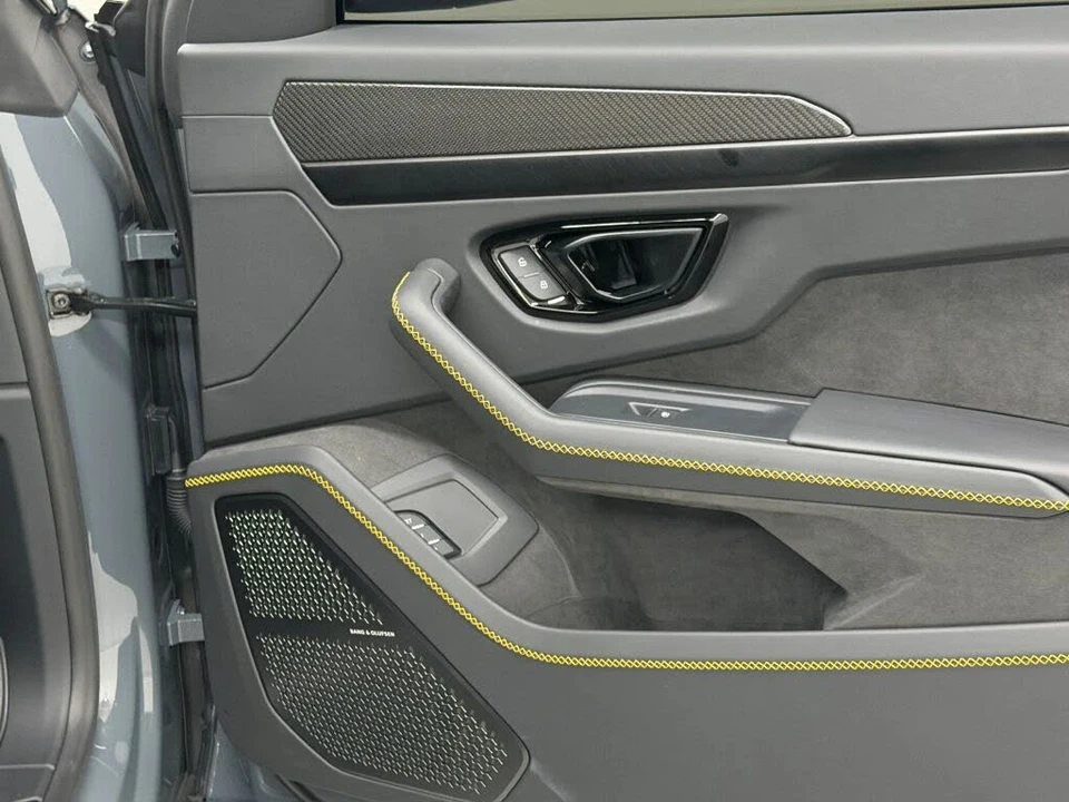 2025 Lamborghini Urus SE - Image 21 of 31