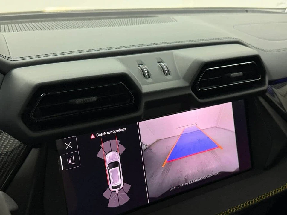 2025 Lamborghini Urus SE - Image 26 of 31