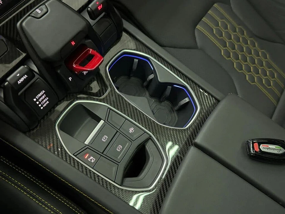 2025 Lamborghini Urus SE - Image 29 of 31