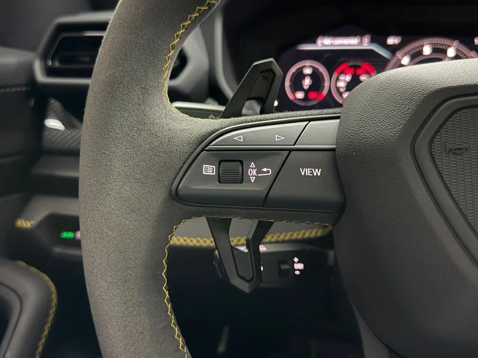 2025 Lamborghini Urus SE - Image 23 of 31