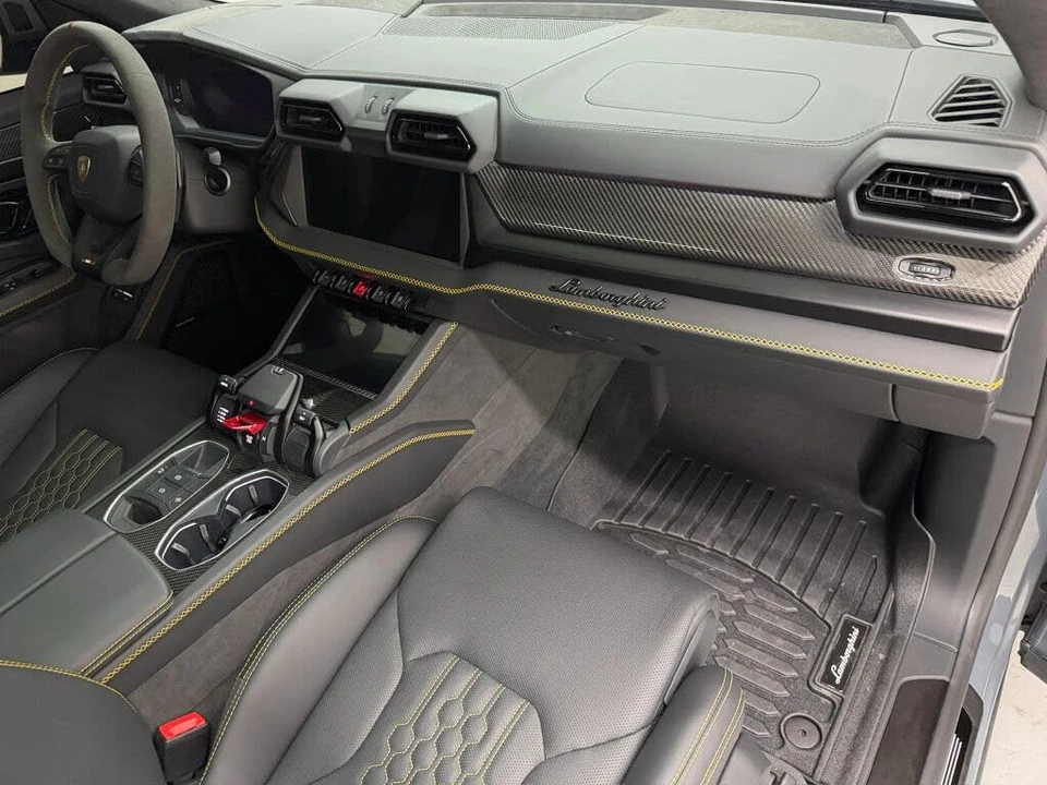 2025 Lamborghini Urus SE - Image 11 of 31
