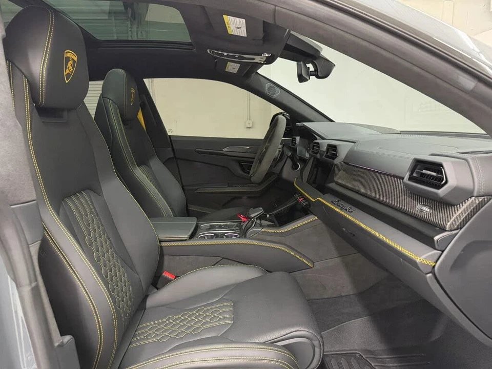 2025 Lamborghini Urus SE - Image 12 of 31