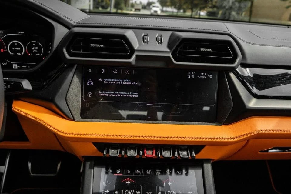 2025 Lamborghini Urus SE - Image 15 of 19