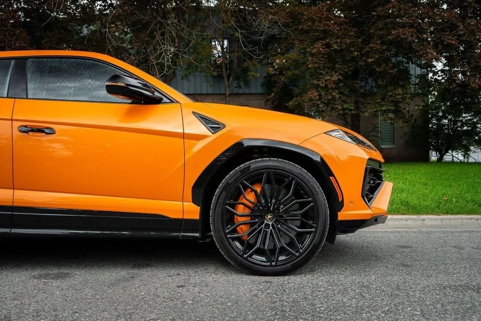 2025 Lamborghini Urus SE - Image 4 of 19