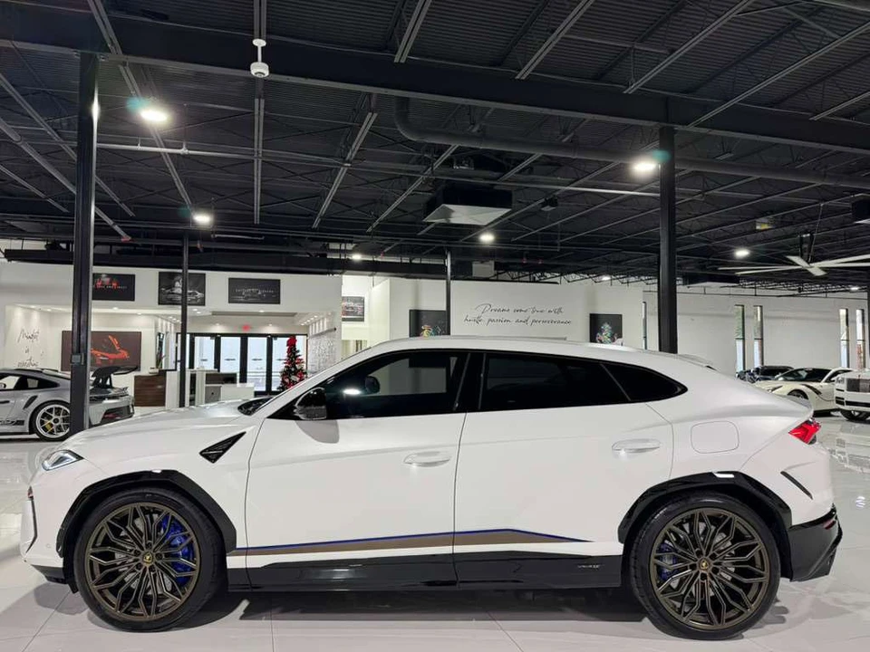 2025 Lamborghini Urus SE - Image 4 of 12