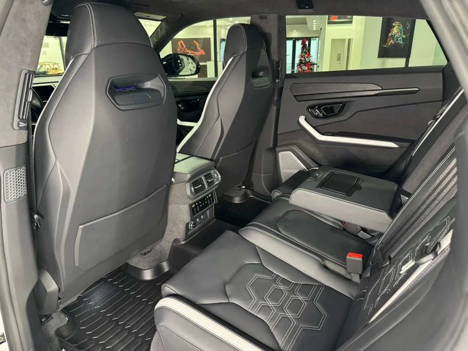 2025 Lamborghini Urus SE - Image 11 of 12
