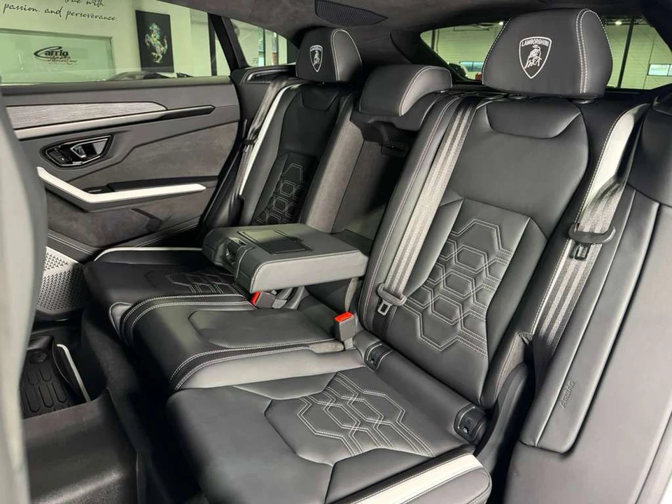 2025 Lamborghini Urus SE - Image 12 of 12