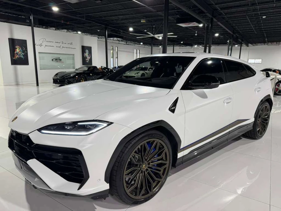2025 Lamborghini Urus SE - Image 3 of 12