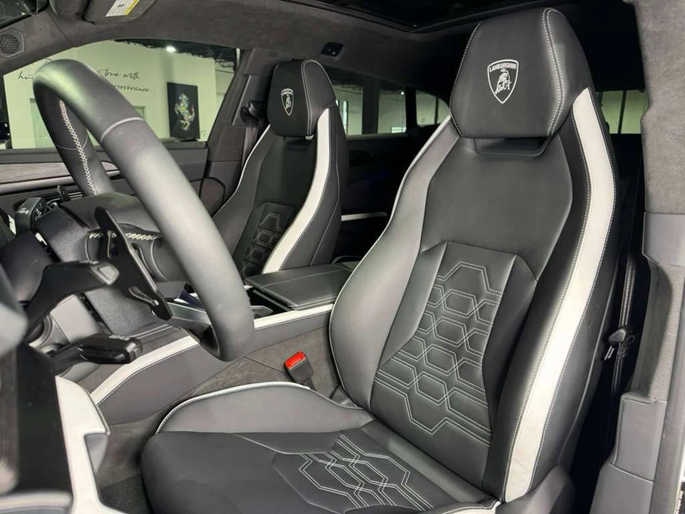 2025 Lamborghini Urus SE - Image 10 of 12