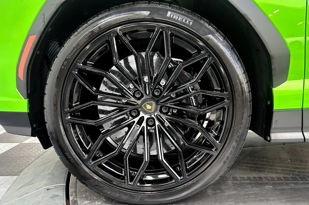 2025 Lamborghini Urus SE - Image 9 of 12