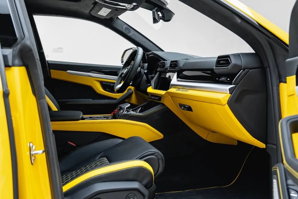 2025 Lamborghini Urus SE - Image 15 of 20