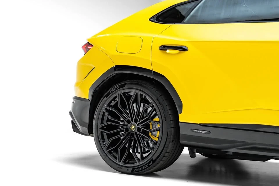 2025 Lamborghini Urus SE - Image 13 of 20