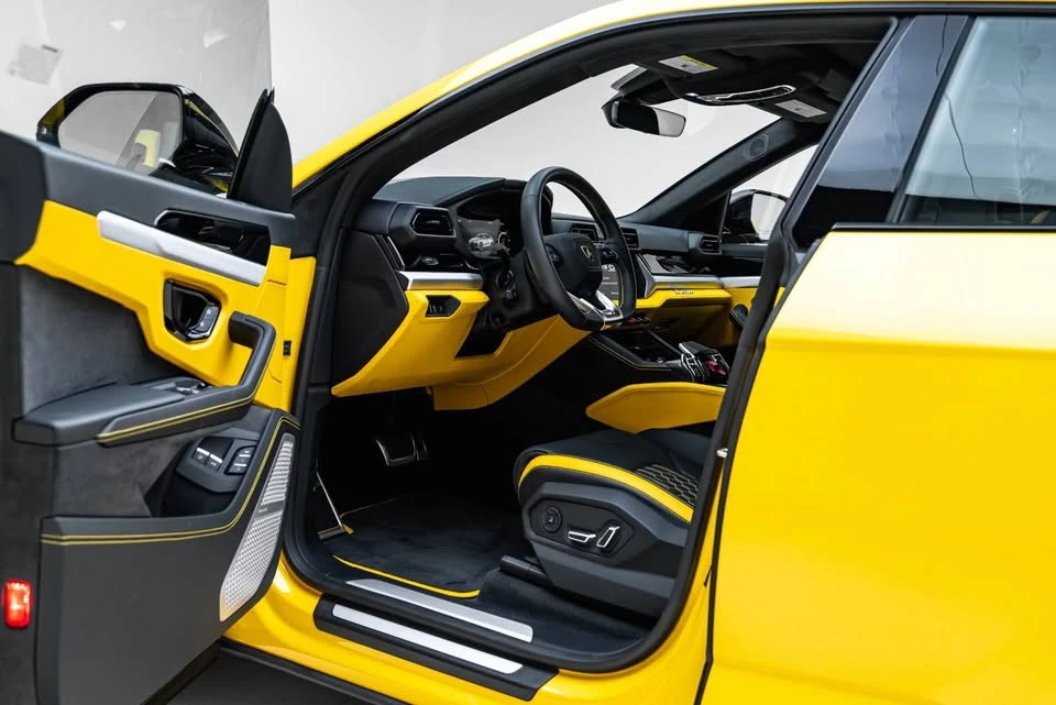2025 Lamborghini Urus SE - Image 2 of 20