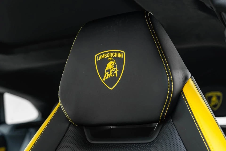 2025 Lamborghini Urus SE - Image 18 of 20