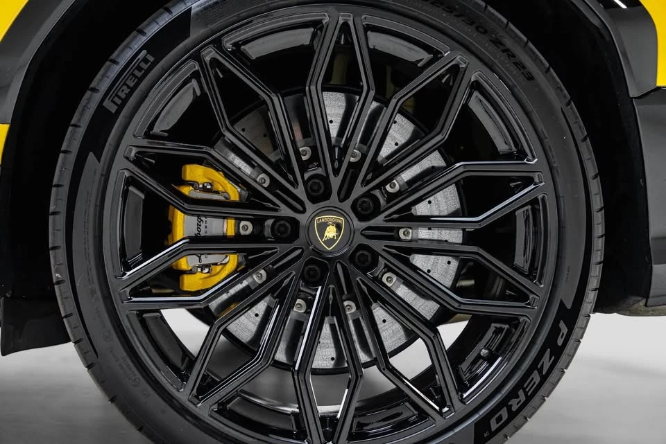 2025 Lamborghini Urus SE - Image 14 of 20