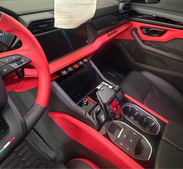 2025 Lamborghini Urus SE - Image 7 of 8