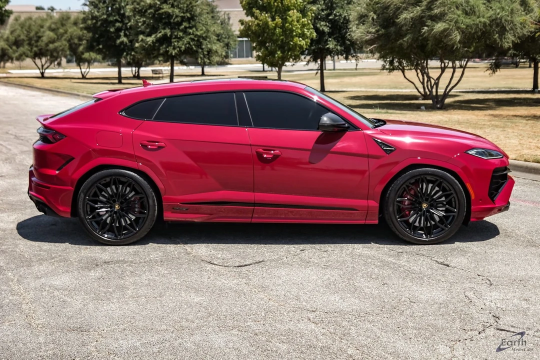 2025 Lamborghini Urus SE - Image 22 of 31