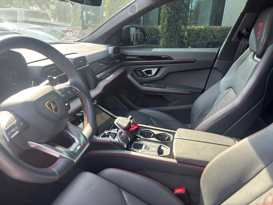 2025 Lamborghini Urus SE - Image 5 of 9