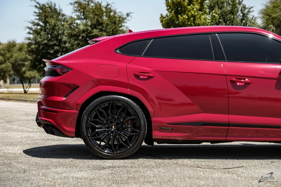 2025 Lamborghini Urus SE - Image 23 of 31