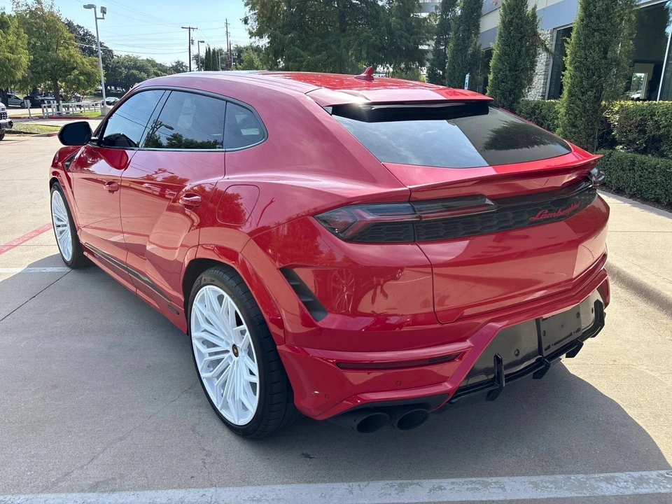 2025 Lamborghini Urus SE - Image 8 of 9