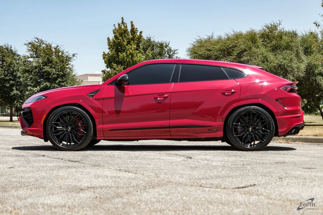 2025 Lamborghini Urus SE - Image 8 of 31
